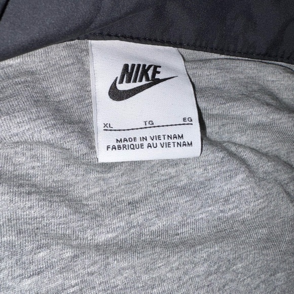 Nike Men's Charcoal Windbreaker Jacket - Picture 3 of 3